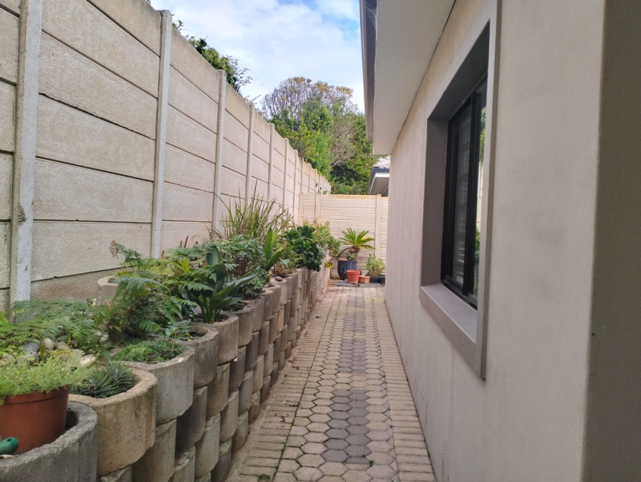 3 Bedroom Property for Sale in Reebok Western Cape
